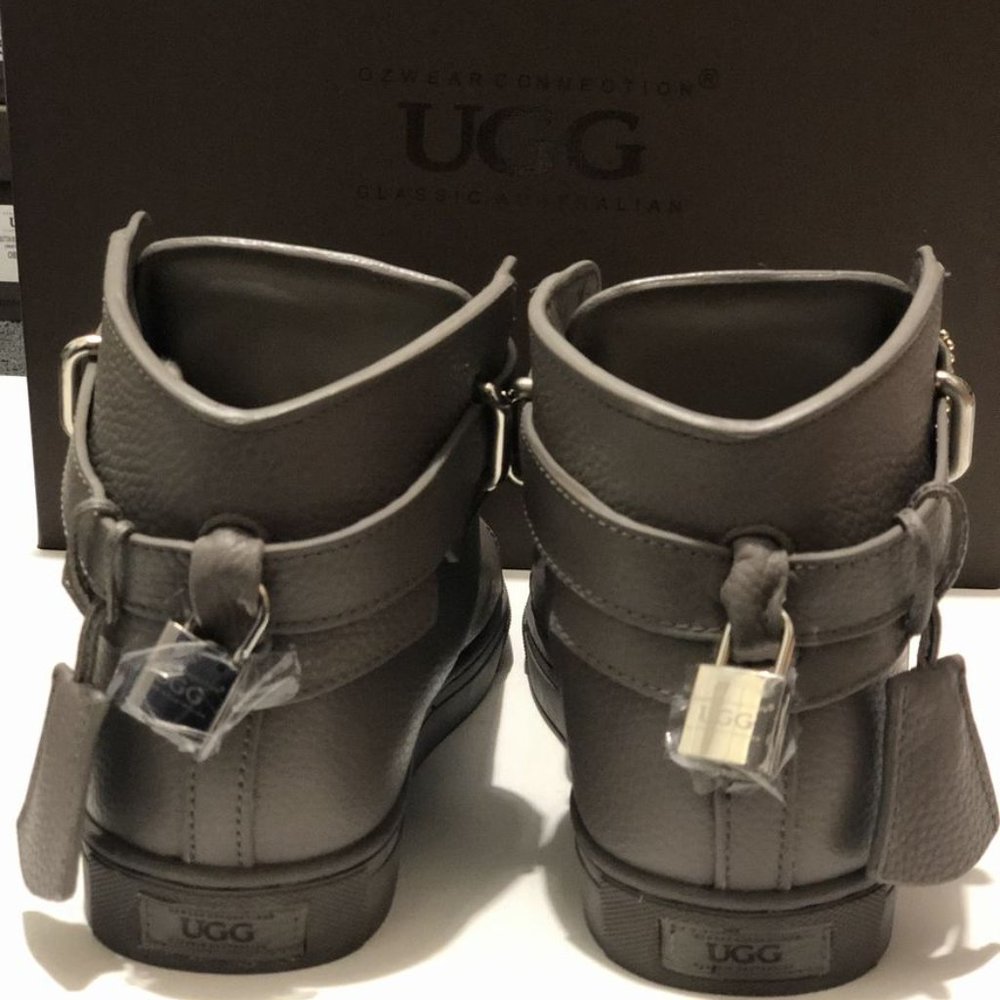 UGG OZWEAR Sheepskin Water Resistant MENS Shoe - Picture 2 of 8